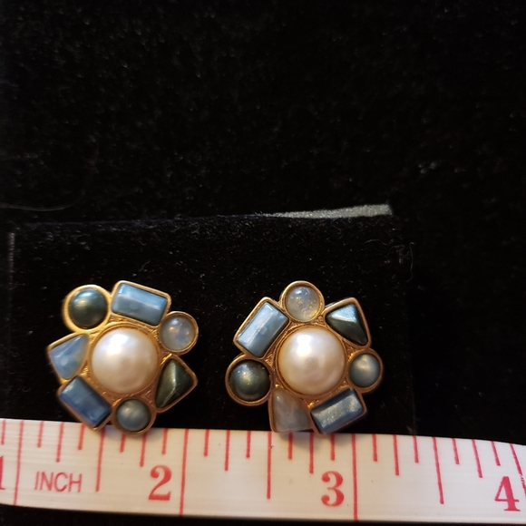 Pierced earrings - Picture 2 of 3
